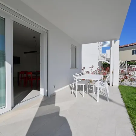 Apartment L14 *